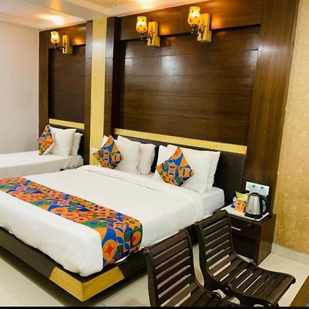 Capital O 6408 Hotel Delhi Heart New Delhi Ngoại thất bức ảnh