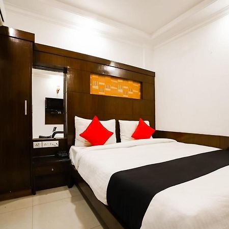Capital O 6408 Hotel Delhi Heart New Delhi Ngoại thất bức ảnh