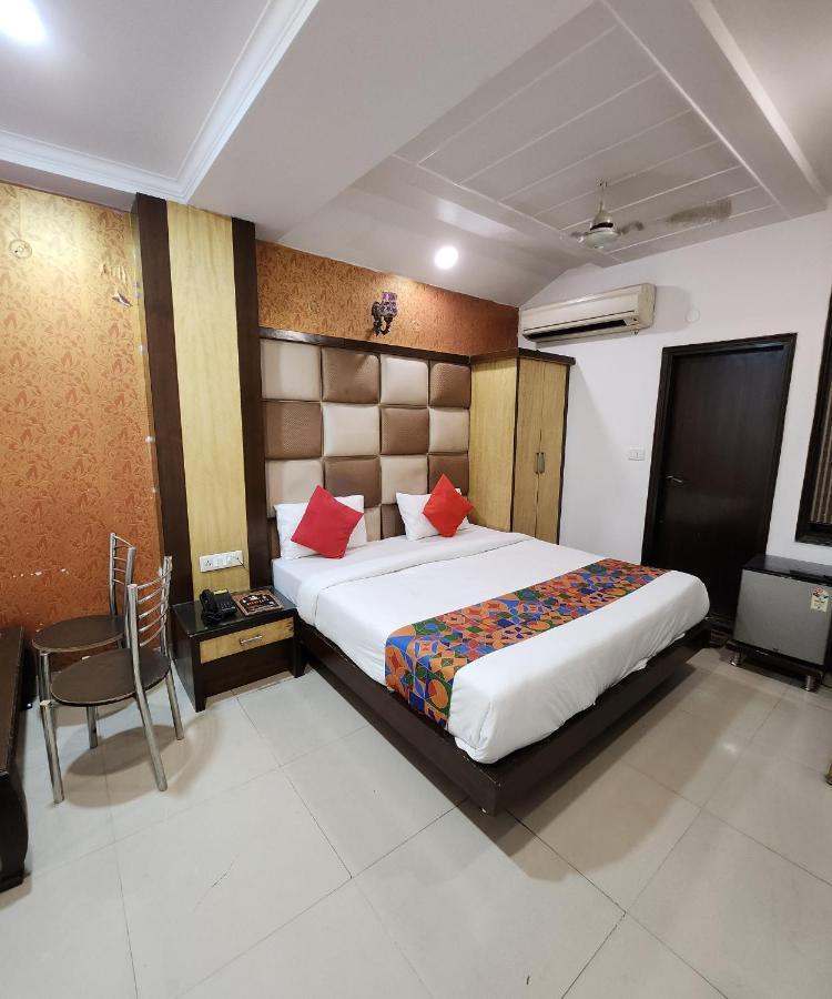 Capital O 6408 Hotel Delhi Heart New Delhi Ngoại thất bức ảnh