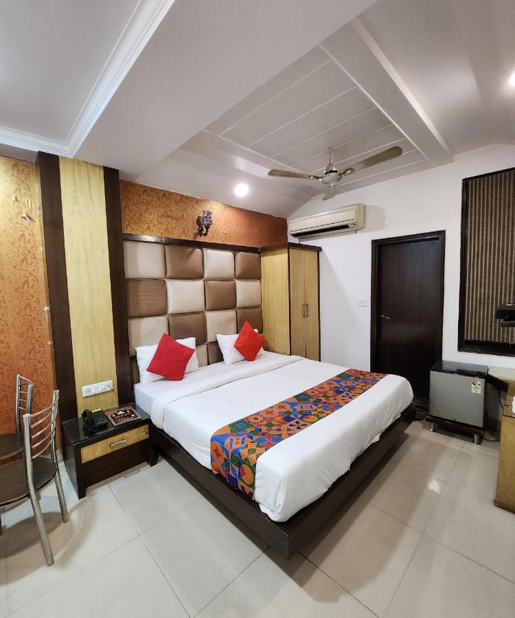 Capital O 6408 Hotel Delhi Heart New Delhi Ngoại thất bức ảnh