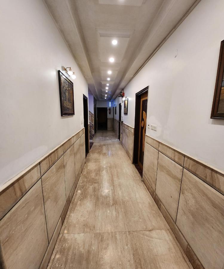 Capital O 6408 Hotel Delhi Heart New Delhi Ngoại thất bức ảnh