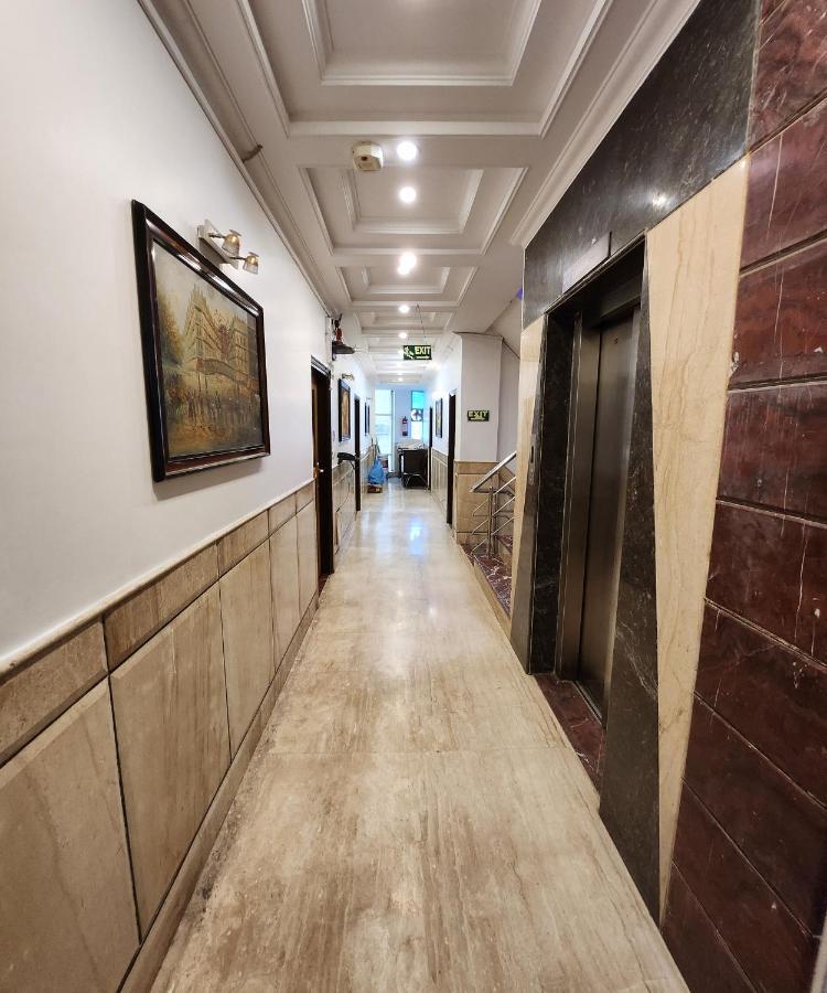 Capital O 6408 Hotel Delhi Heart New Delhi Ngoại thất bức ảnh