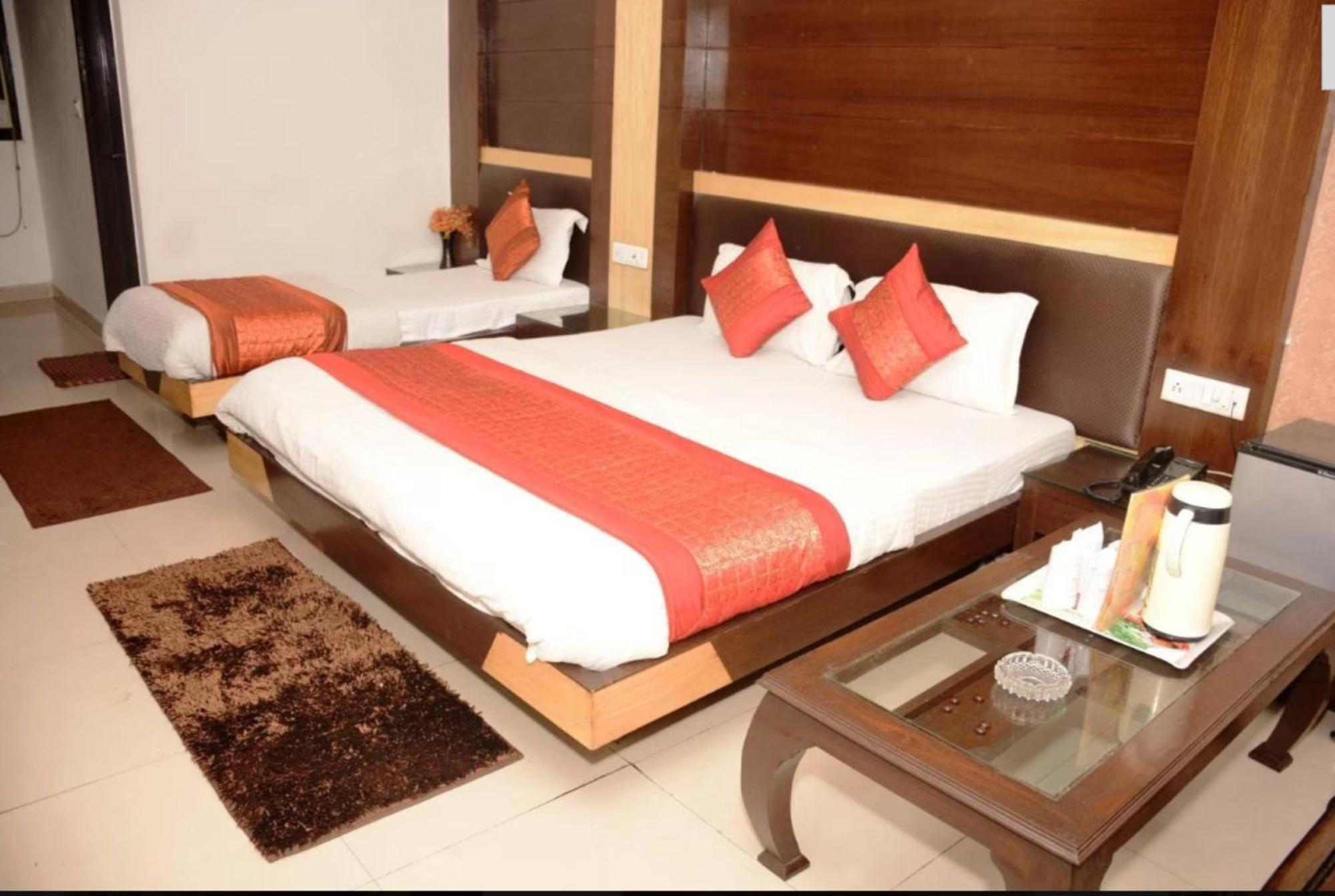 Capital O 6408 Hotel Delhi Heart New Delhi Ngoại thất bức ảnh