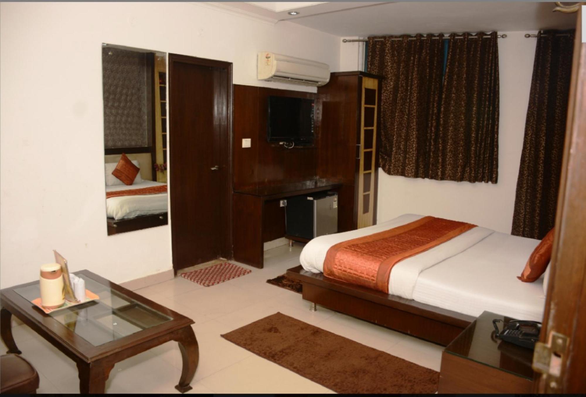 Capital O 6408 Hotel Delhi Heart New Delhi Ngoại thất bức ảnh