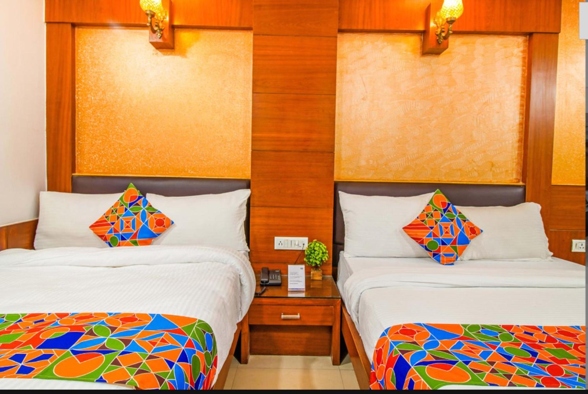 Capital O 6408 Hotel Delhi Heart New Delhi Ngoại thất bức ảnh