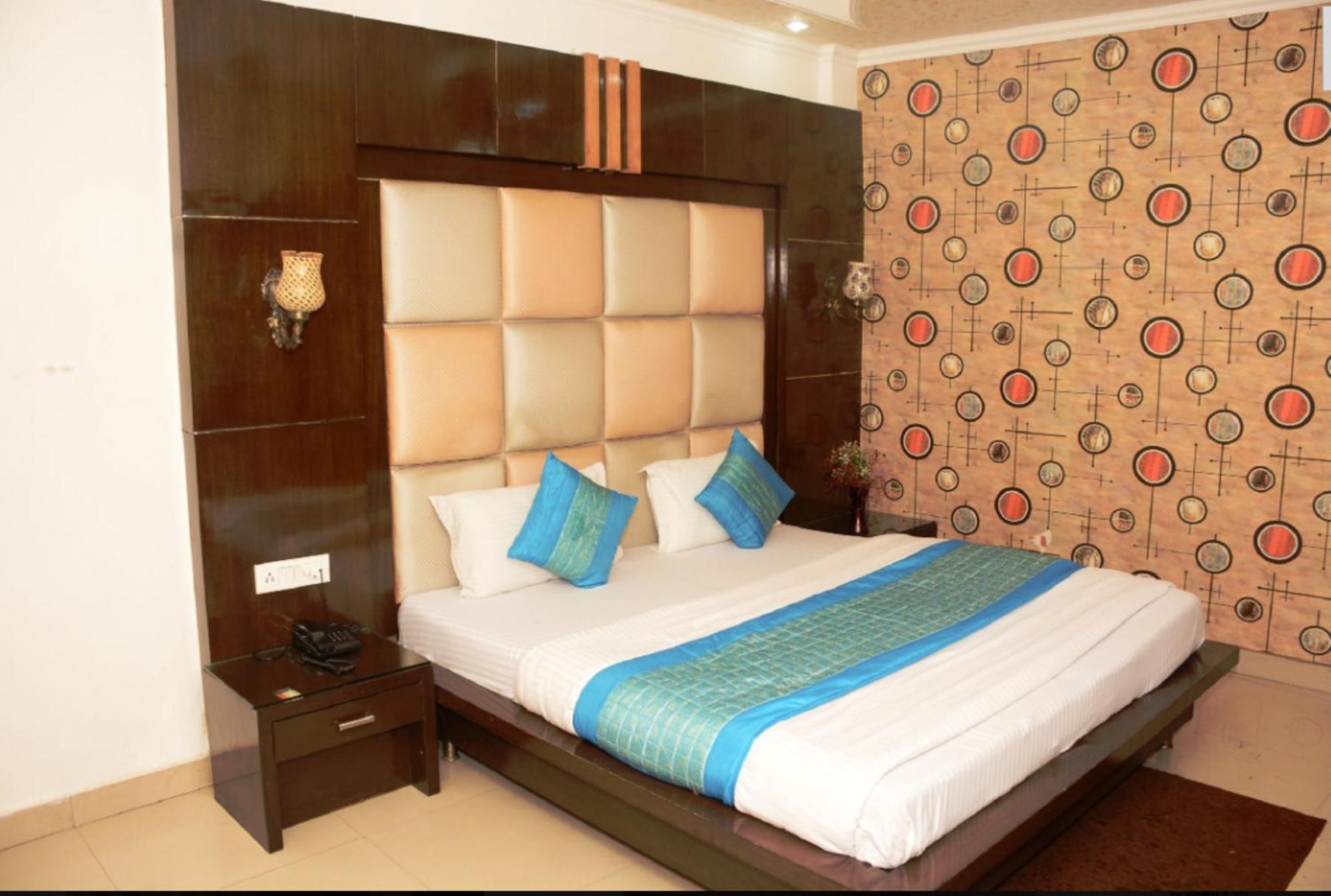 Capital O 6408 Hotel Delhi Heart New Delhi Ngoại thất bức ảnh
