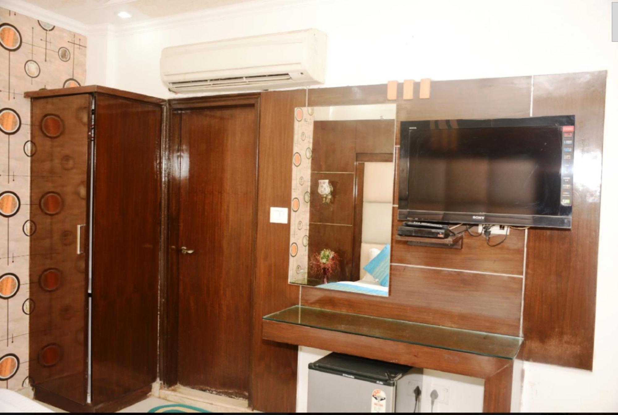 Capital O 6408 Hotel Delhi Heart New Delhi Ngoại thất bức ảnh