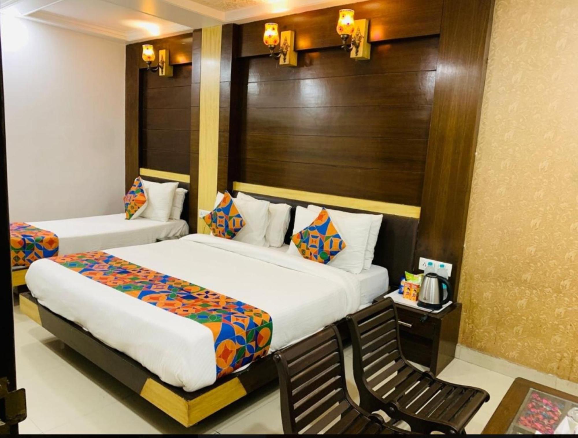 Capital O 6408 Hotel Delhi Heart New Delhi Ngoại thất bức ảnh