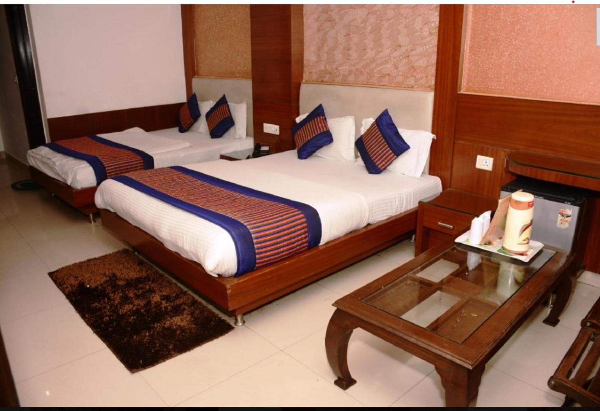 Capital O 6408 Hotel Delhi Heart New Delhi Ngoại thất bức ảnh