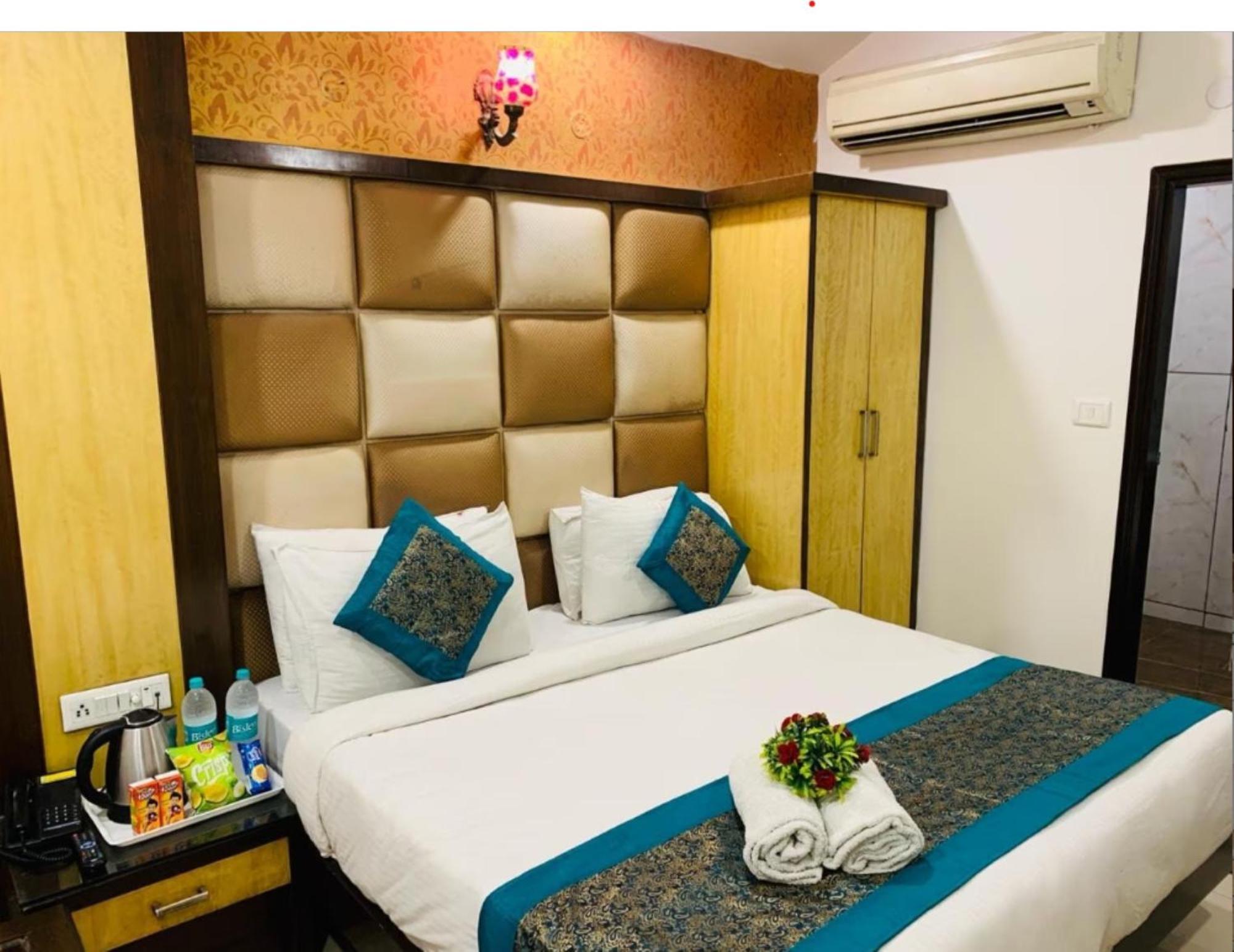 Capital O 6408 Hotel Delhi Heart New Delhi Ngoại thất bức ảnh