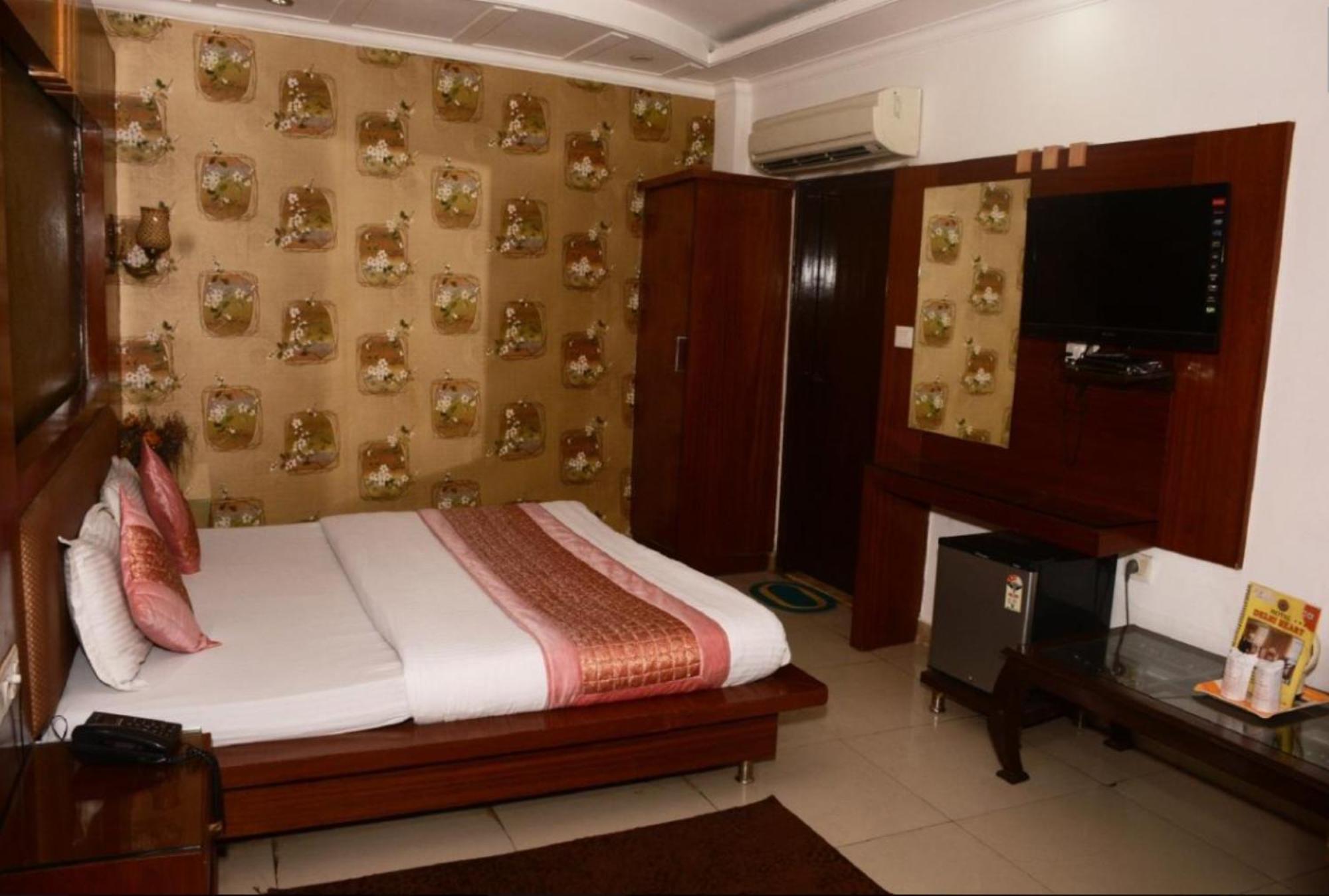 Capital O 6408 Hotel Delhi Heart New Delhi Ngoại thất bức ảnh