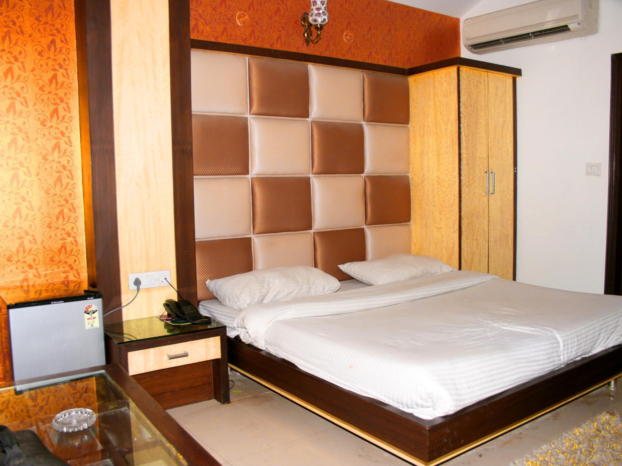 Capital O 6408 Hotel Delhi Heart New Delhi Ngoại thất bức ảnh