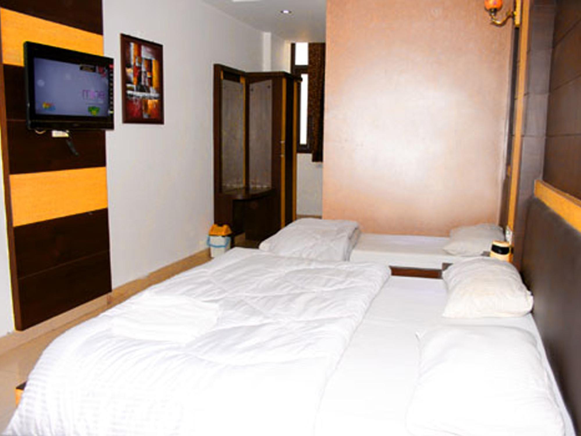 Capital O 6408 Hotel Delhi Heart New Delhi Ngoại thất bức ảnh