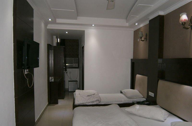 Capital O 6408 Hotel Delhi Heart New Delhi Ngoại thất bức ảnh