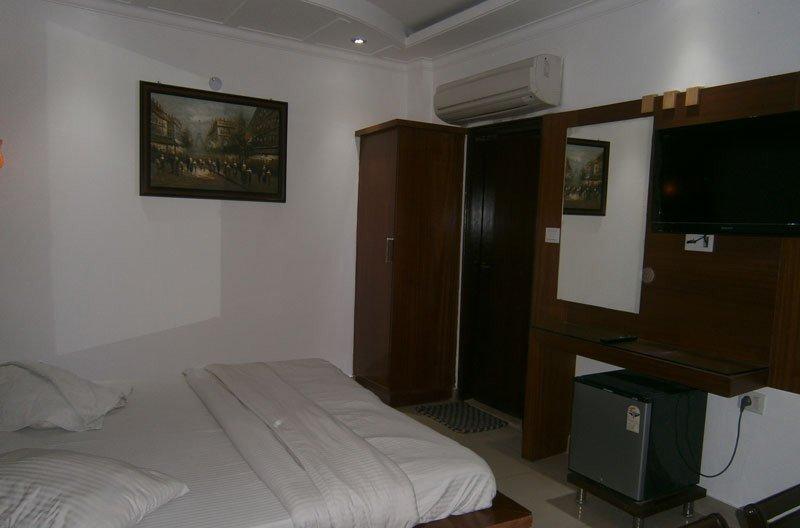 Capital O 6408 Hotel Delhi Heart New Delhi Ngoại thất bức ảnh