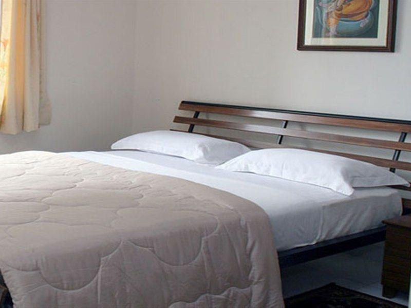 Capital O 6408 Hotel Delhi Heart New Delhi Ngoại thất bức ảnh