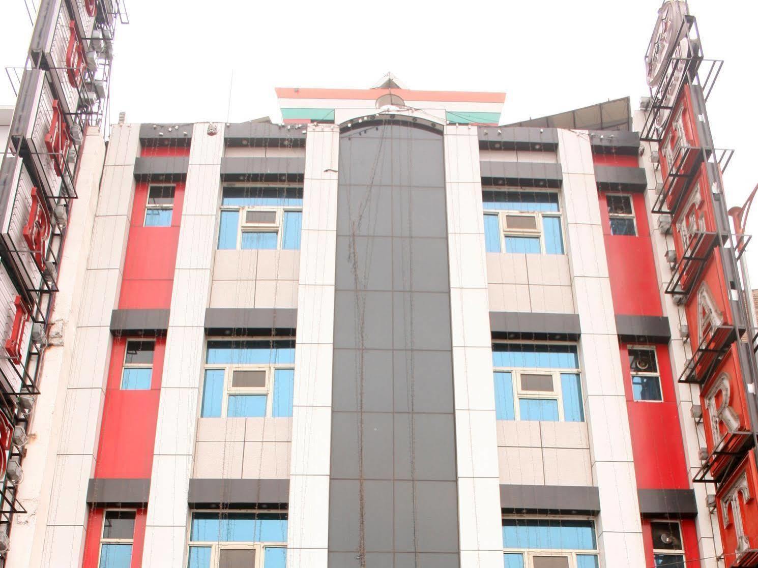 Capital O 6408 Hotel Delhi Heart New Delhi Ngoại thất bức ảnh