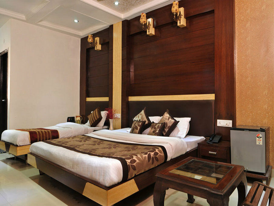 Capital O 6408 Hotel Delhi Heart New Delhi Ngoại thất bức ảnh