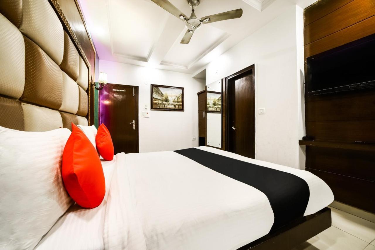 Capital O 6408 Hotel Delhi Heart New Delhi Phòng bức ảnh